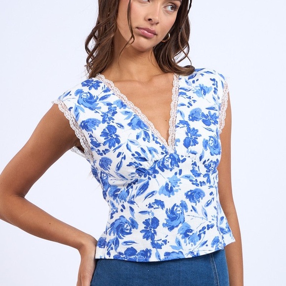 Sky To Moon Tops - Sky to the moon Floral Plunging V-Neck Open Back Lace Trim Crop Top 100% Rayon